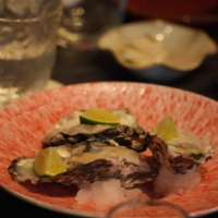 Go Vino × Fresh Oysters
A perfect balance between ocean umami and a crisp, clean sake profile—eliciting admiration from the audience.
