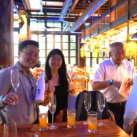 During the closing program, at the 'Happy Hour Session' starting at 5:00 PM, President Suzuki introduced Tsunan Sake Brewery and presented the brewery’s premium sake, 'GO GRANDCLASS Uonuma Koshihikari Edition.'